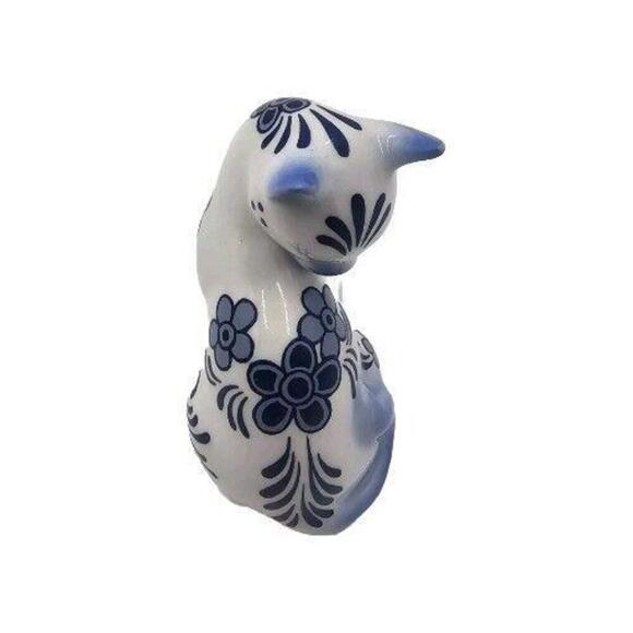 The Franklin Mint Curio Cabinet Collection 1986 Delft Blue & White Porcelain Cat - Picture 2 of 6